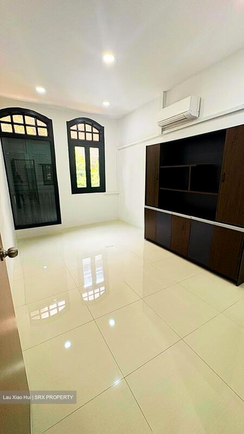 Fuyuen Court (D14), Shop House #521010491